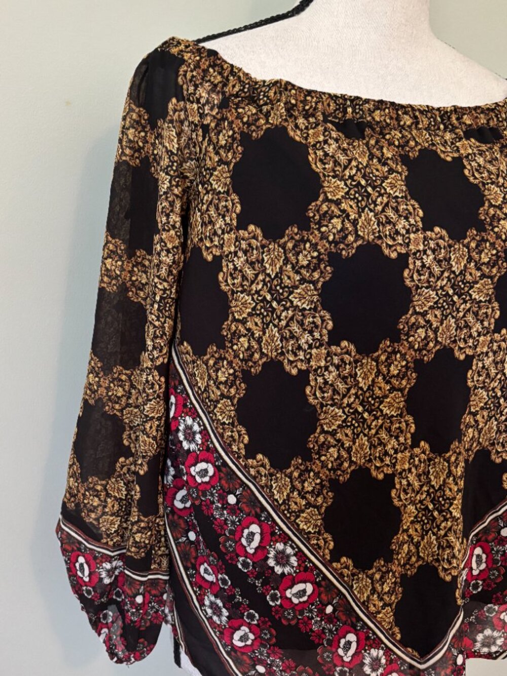 GUESS "Off Shoulder Olena Top" Medallion Print Blouse — NWT — S - Picture 2 of 7